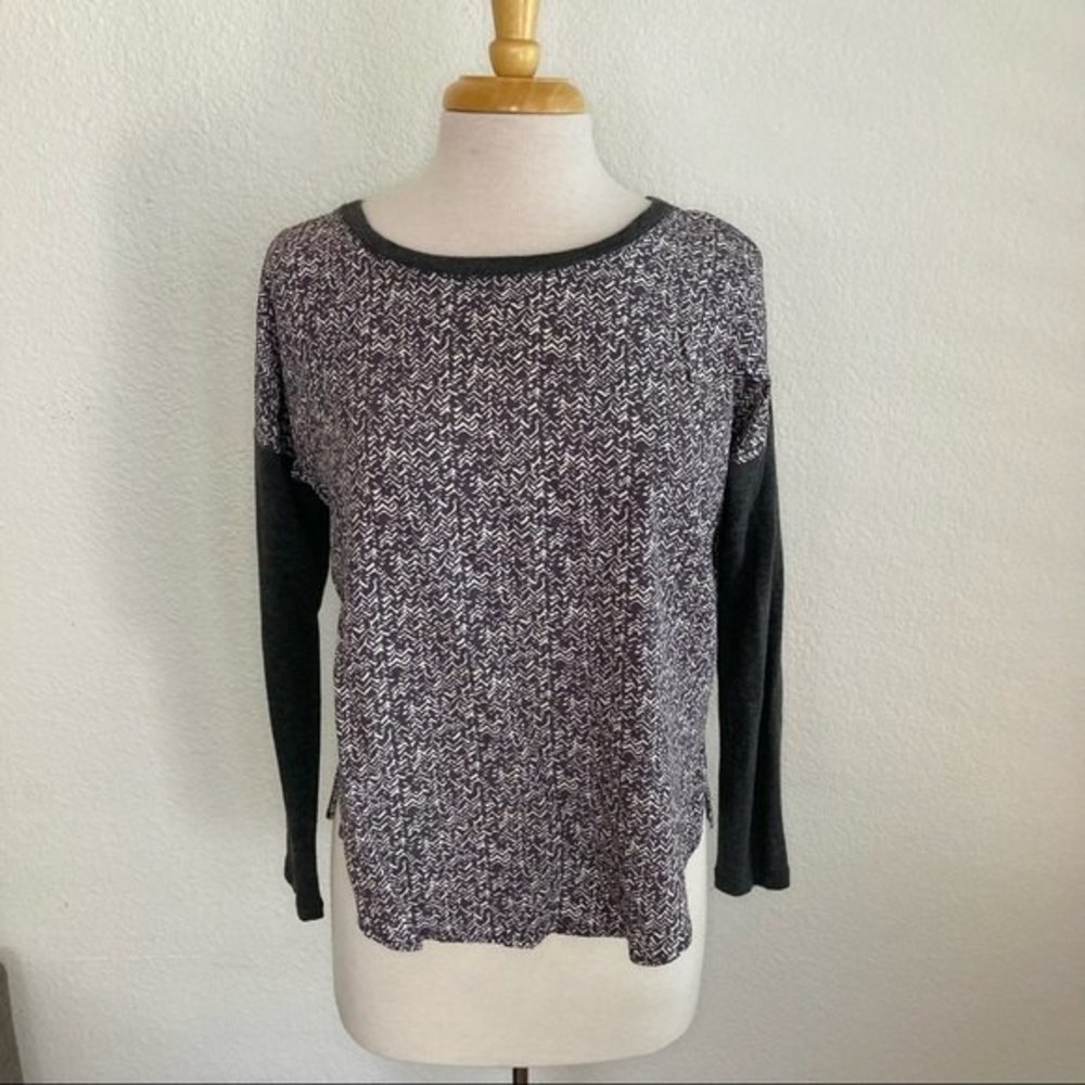 Lou & grey Long sleeve blouse crew neck minimalist contemporary printed